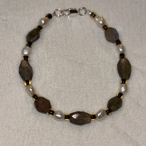 Elegant Pearl and Labradorite Stone Bracelet